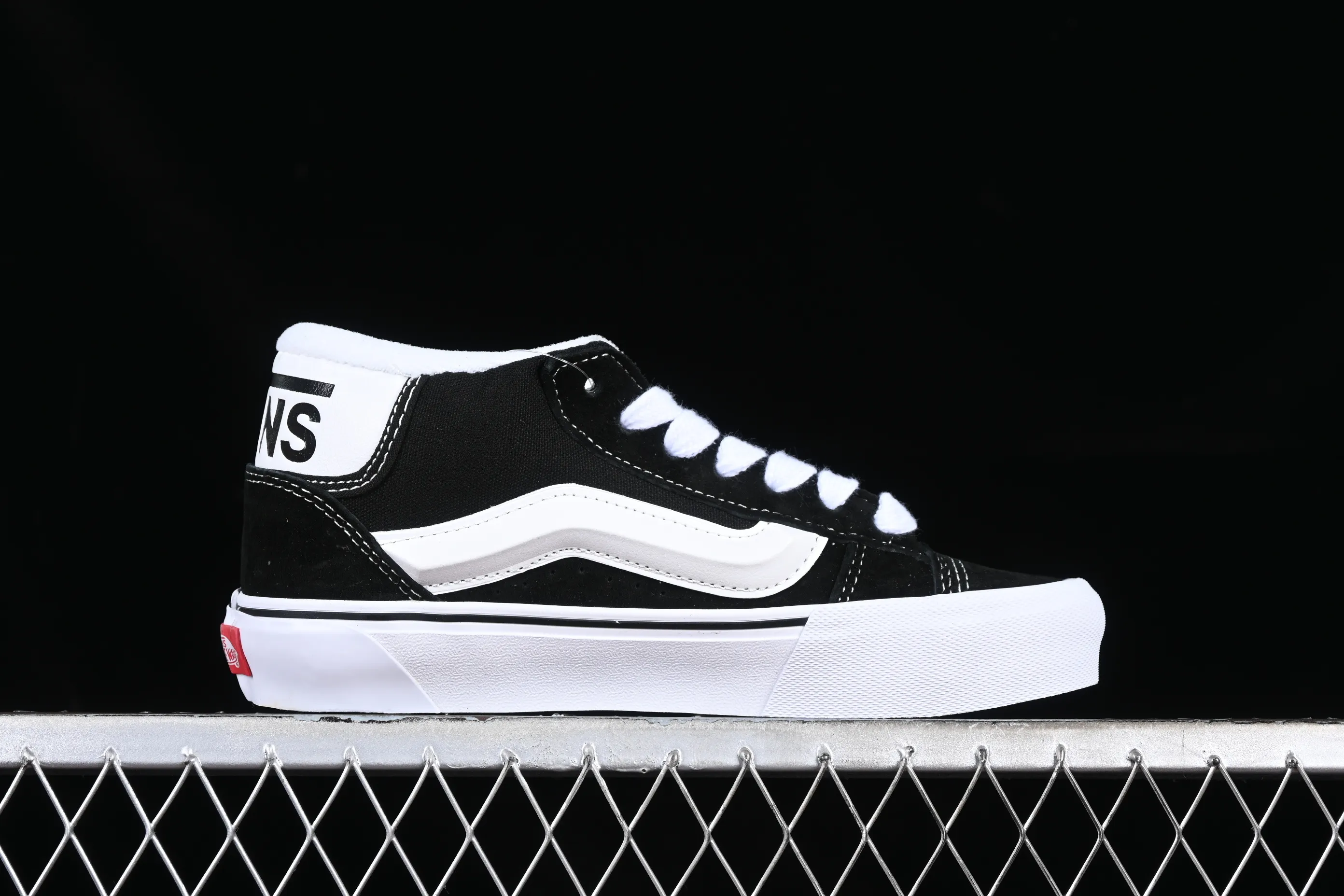All categories Vans Vans series Vans Mid Vans Zhongbang Vans Knu Skool Vans official fat version of mid-top bread shoes VN000CQ96BTR